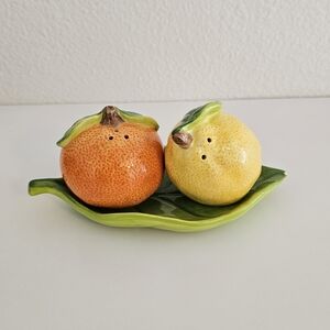 Sur La Table Citrus Salt & Pepper Shakers Leaf Lemon Orange Charming Vintage